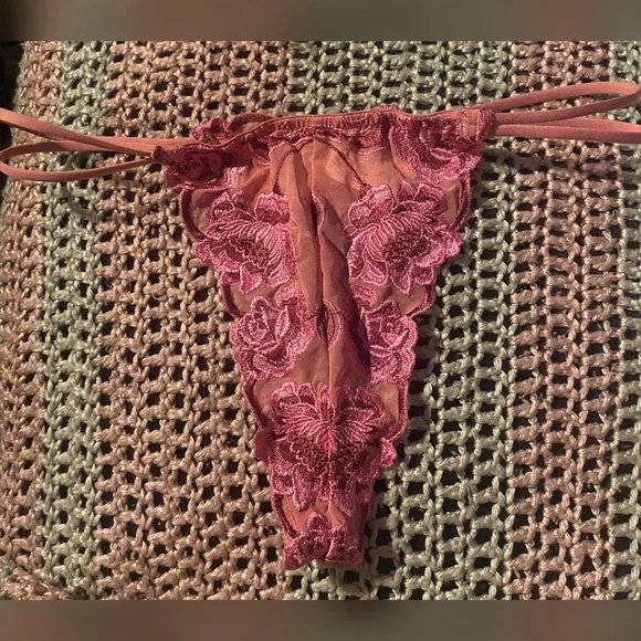 Vintage Victoria's Secret V-String Floral Lace Thong Panties - Picture 3 of 6